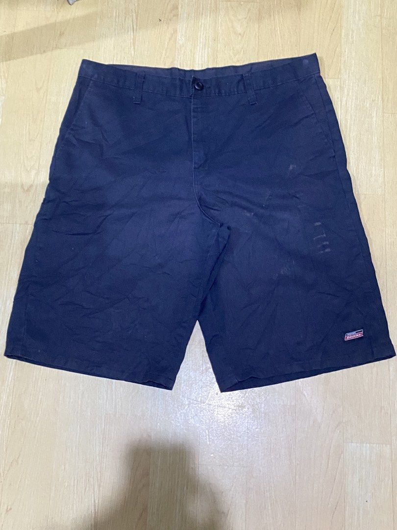 Dickies Black Work Shorts Size 36 (Category: Shorts) located in Manila. Submitted by chotcarl (Listing ID 1459482554, Image 3). Description: - Dickies Work Shorts - Color: black - Size: 36 - see issue in the pic -still presentable -need wash Still negotiable .
