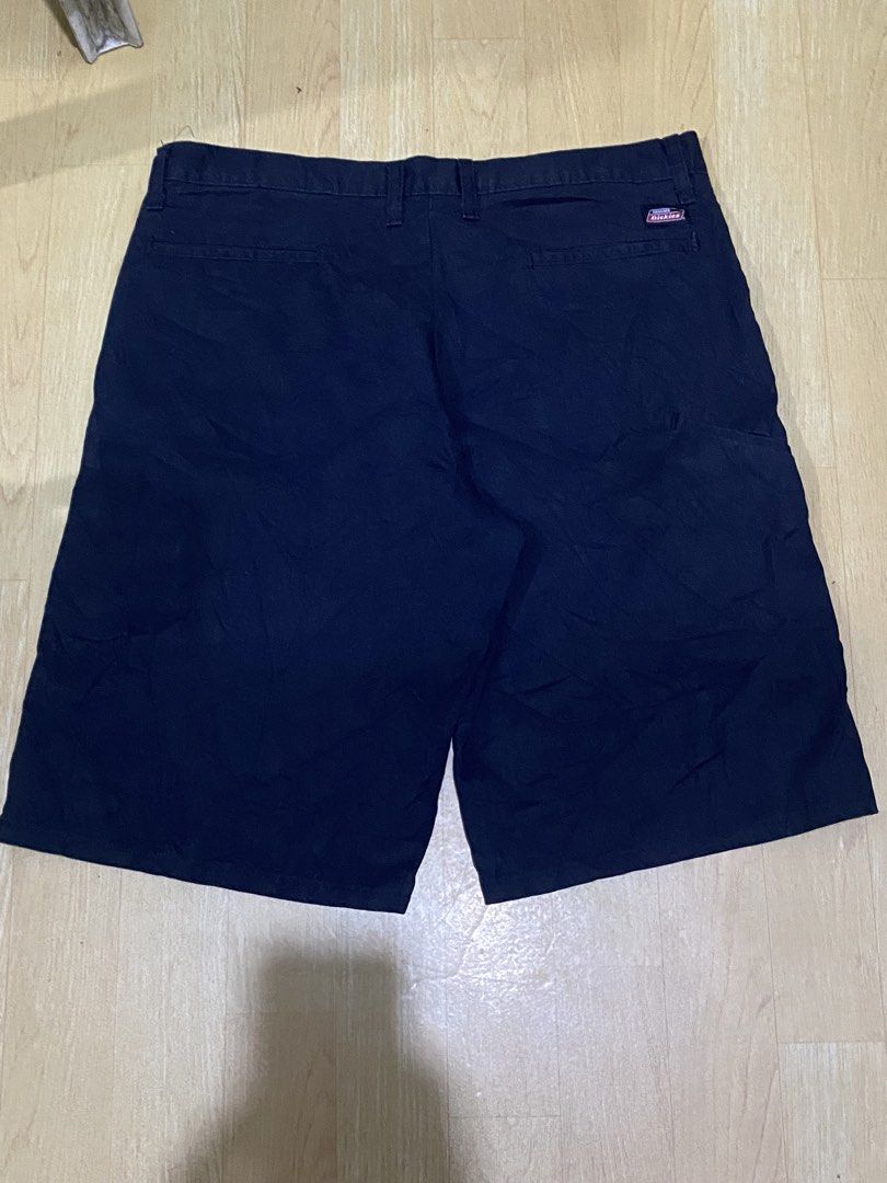Dickies Black Work Shorts Size 36 (Category: Shorts) located in Manila. Submitted by chotcarl (Listing ID 1459482554, Image 2). Description: - Dickies Work Shorts - Color: black - Size: 36 - see issue in the pic -still presentable -need wash Still negotiable .