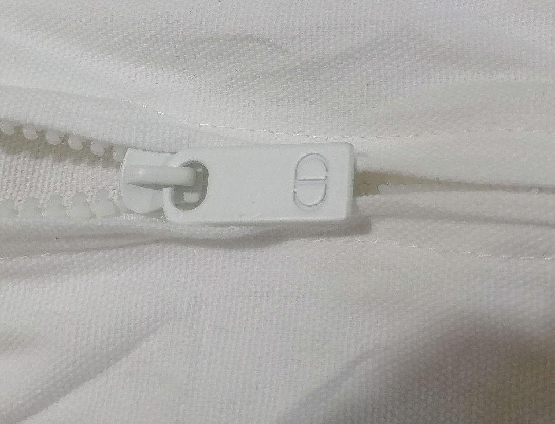 DIOR White Garment Bag 49" x 24 (Category: Everything Else Others) located in Cagayan de Oro. Submitted by emma3782 (Listing ID 1459311090, Image 3). Description: - White DIOR garment bag - Features top and bottom handles for easy carrying - Zipper closure with a branded DIOR pull tab - Made in India - Ideal for storing or transporting suits, dresses, and formal wear - Protects your garments.