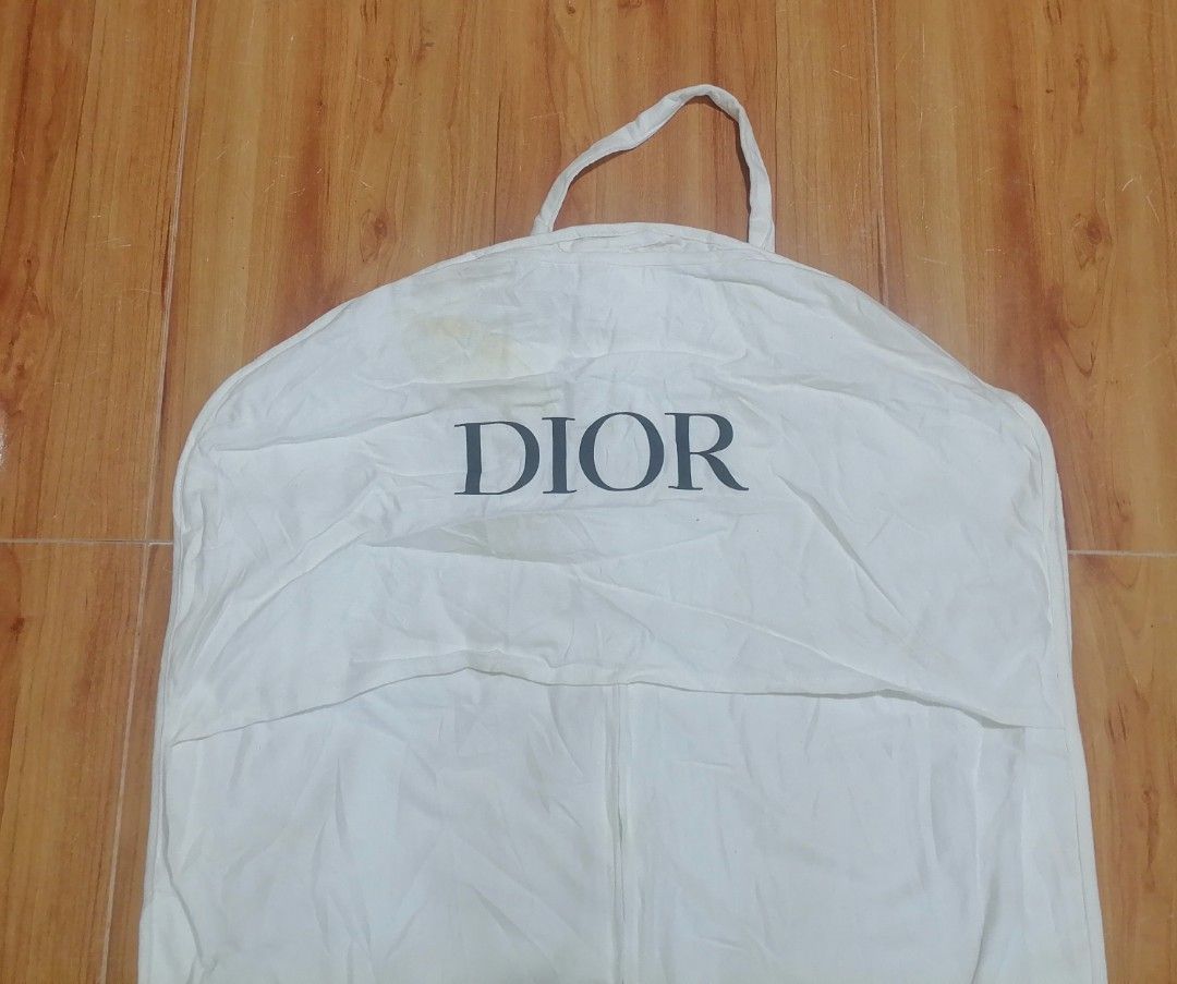 DIOR White Garment Bag 49" x 24 (Category: Everything Else Others) located in Cagayan de Oro. Submitted by emma3782 (Listing ID 1459311090, Image 2). Description: - White DIOR garment bag - Features top and bottom handles for easy carrying - Zipper closure with a branded DIOR pull tab - Made in India - Ideal for storing or transporting suits, dresses, and formal wear - Protects your garments.