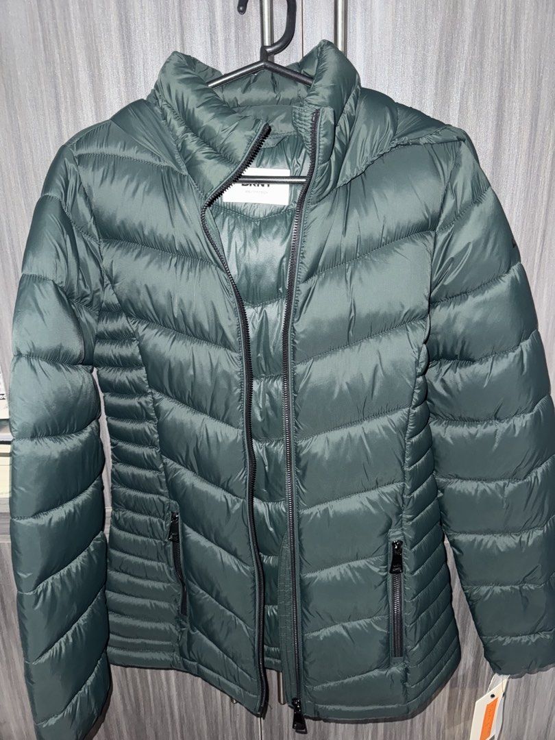 DKNY Green Puffer Jacket XXS (Category: Coats, Jackets and Outerwear) located in Quezon City. Submitted by furious0128 (Listing ID 1459489581, Image 1). Description: - Green DKNY puffer jacket - Features a hood for extra warmth - Full front zipper closure - Convenient side pockets - Made in Vietnam - Size XXS - Ideal for staying warm and stylish.