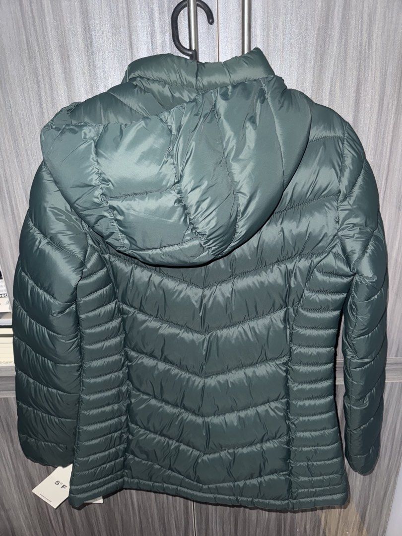 DKNY Green Puffer Jacket XXS (Category: Coats, Jackets and Outerwear) located in Quezon City. Submitted by furious0128 (Listing ID 1459489581, Image 2). Description: - Green DKNY puffer jacket - Features a hood for extra warmth - Full front zipper closure - Convenient side pockets - Made in Vietnam - Size XXS - Ideal for staying warm and stylish.