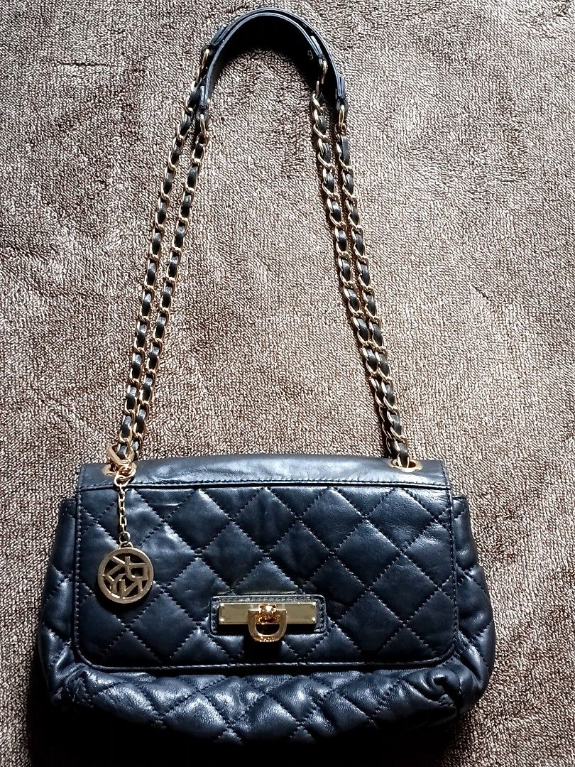 DKNY Women's BAG (Category: Shoulder Bags) located in Quezon City. Submitted by plussizeforless (Listing ID 1459349462, Image 3). Description: Vintage DKNY women's hand bag in 9/10 condition,With magnetic closure..