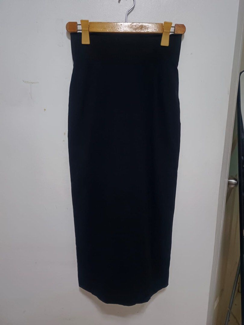 DOLCE & GABBANA (Category: Skirts) located in Dasmarinas. Submitted by jessputrages (Listing ID 1459403747, Image 2). Description: For sale Dolce and Gabbana Excellent condition No issue 2000 plus shipping fee Pm for more details.
