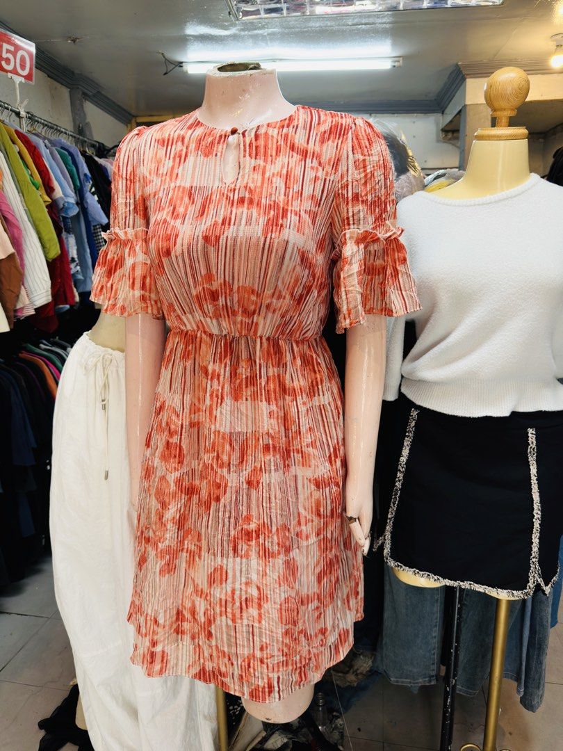 Dress (Category: Dresses) located in Leyte. Submitted by zicloset.com (Listing ID 1459330190, Image 3). Description: 📌 Size:Medium-Large 📏 Measurements available upon request 💯 Good condition .