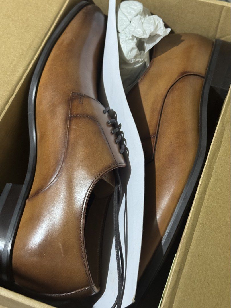 DUNE LEATHER SHOES (Category: Dress Shoes) located in Manila. Submitted by prettystuff1008 (Listing ID 1459401081, Image 2). Description: New with box, size 11, from official store bought it 8600.