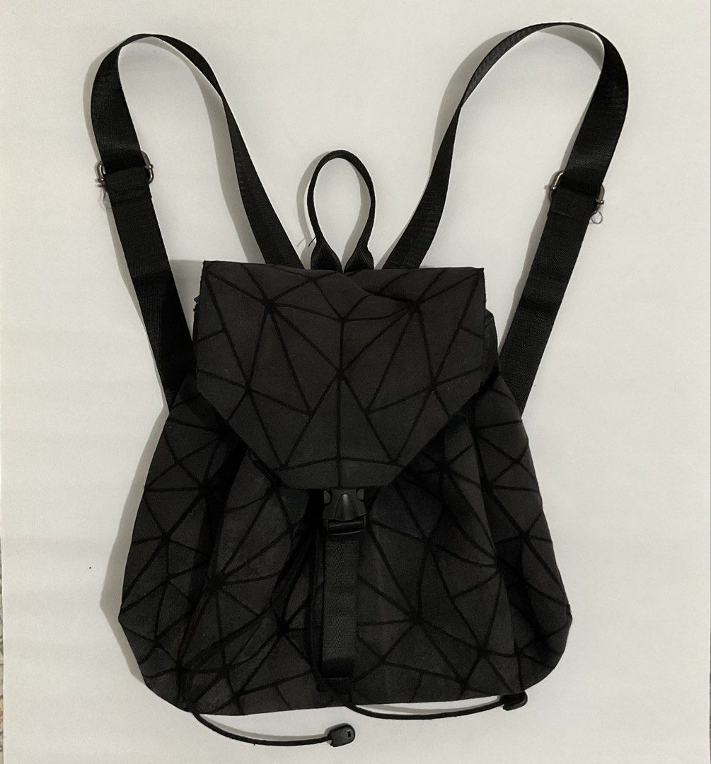 Emilio Pepe Italy Geometrical Pattern Drawstrings Back Pack (Reuse Purposes) (Category: Backpacks) located in Caloocan City. Submitted by de_clothur (Listing ID 1459313862, Image 1). Description: flaw: originally electric blue color, the shapes are peeling so i peeled everything off except other are still stitched.