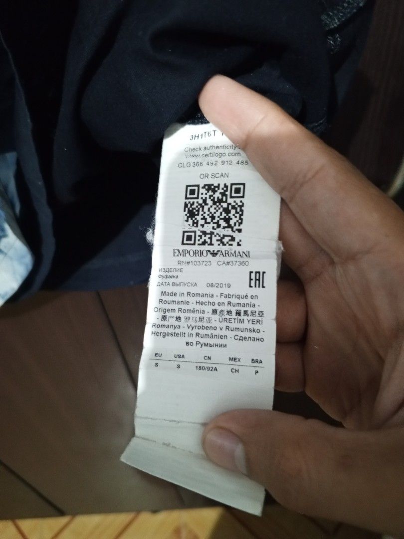Emperio Armani Blouse (Category: Blouses) located in Santa Maria. Submitted by paulo-garcia21 (Listing ID 1459421058, Image 3). Description: small on tag 21 by 26 excellent condition no issue.