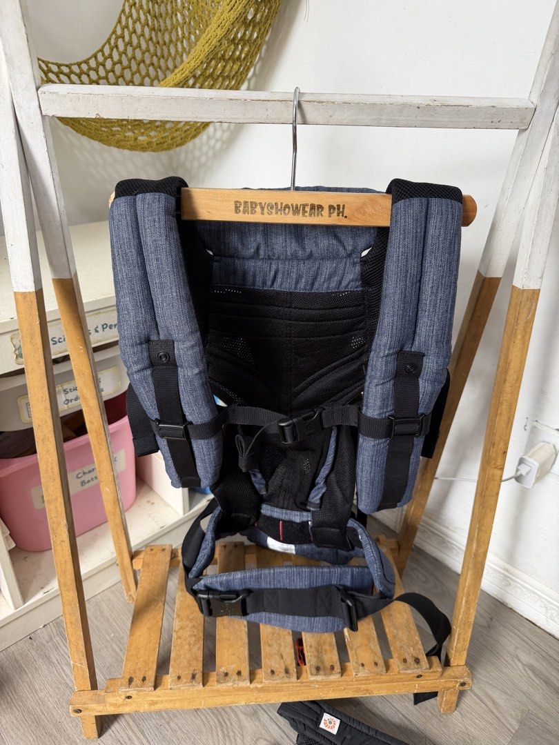 Ergobaby Omni 360 with ergobaby pouch (Category: Carriers & Slings) located in Santa Maria. Submitted by babyshowearph_official (Listing ID 1459383882, Image 3). Description: .