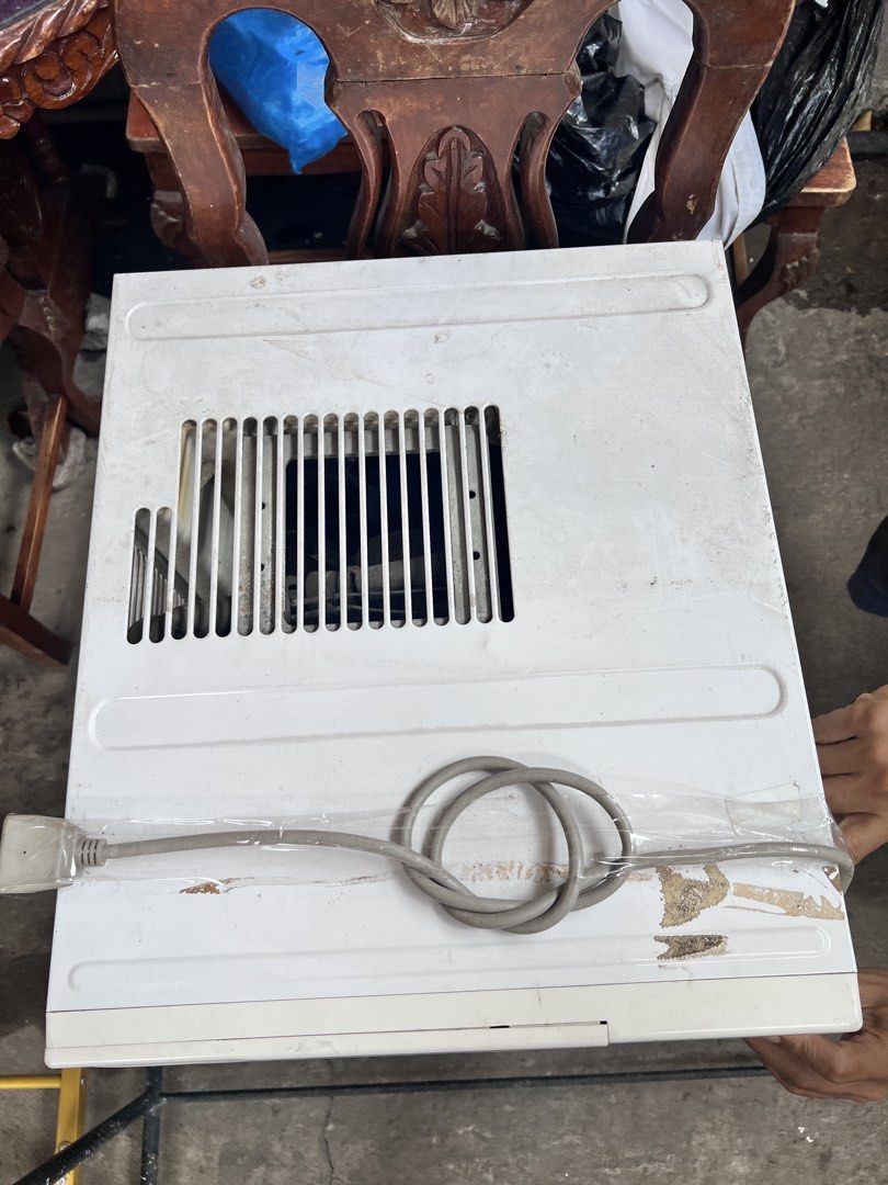 Everest Window Type Aircondition (Category: Other Home Appliances) located in Cavite. Submitted by kseinaen (Listing ID 1459324322, Image 3). Description: .