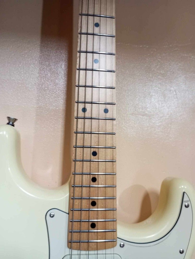fa electric guitar rj skycaster (Category: Musical Instruments) located in Dasmarinas. Submitted by ahwokx (Listing ID 1459308925, Image 2). Description: good condition pa, may mga free na rin na kasama pwedeng meet up at pwedeng deliver.