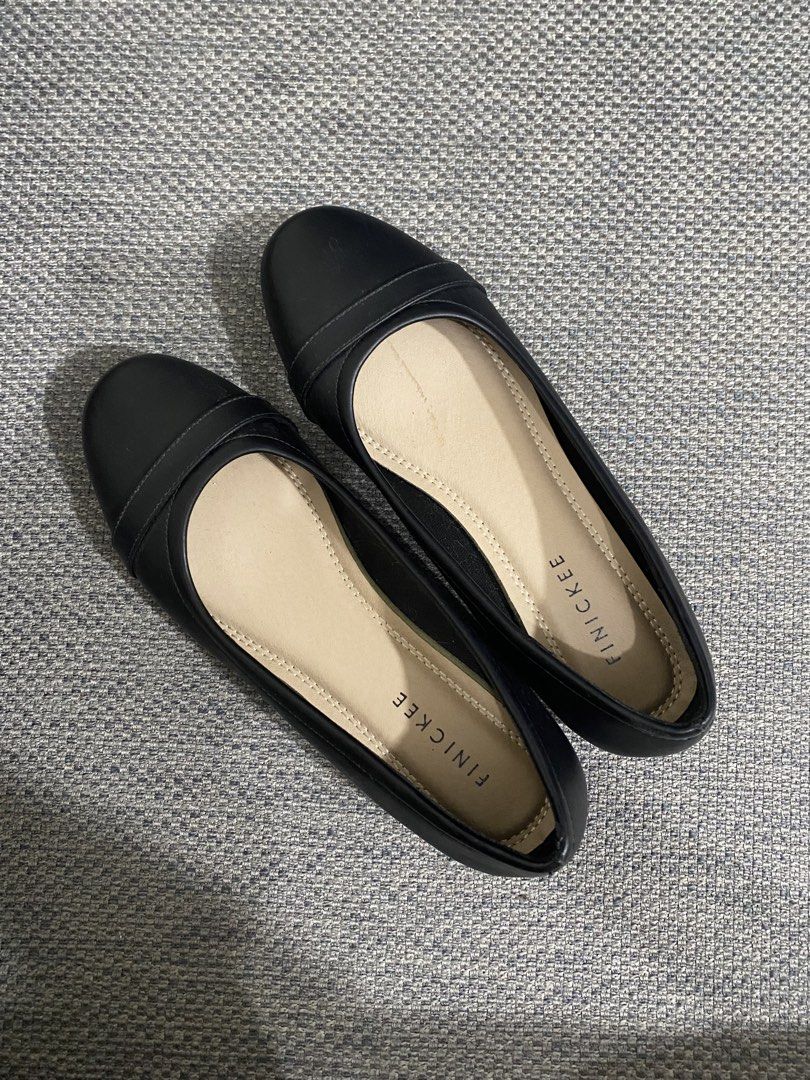 FINICKEE Black Flats (Category: Flats & Sandals) located in Mandaluyong City. Submitted by ujimatchae (Listing ID 1459400434, Image 1). Description: BRAND NEW! originally bought for ₱1499! originally bought for school but it isn't my style. i never got to wear it. never used it, not even once tt.. size: us 7 loc: quezon city mop: gcash mod: lalamove or jnt rfs: not my style.