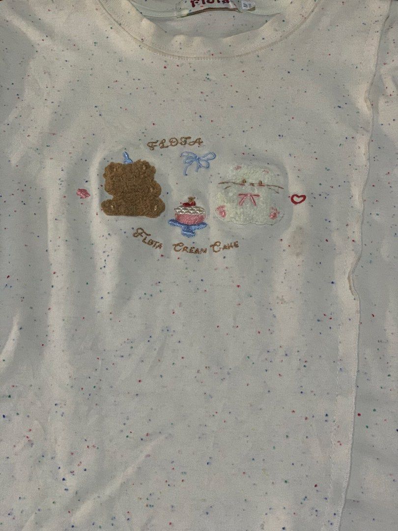 Flota Cream Tee|y2k (Category: Shirts) located in Naga. Submitted by cordelia_street4400.star (Listing ID 1459477244, Image 3). Description: >coquette top >Best fits Small-Medium >Color Rate:10/10 >Condition:9/10.