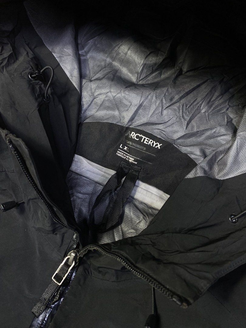 For sale❗️ (Category: Coats, Jackets and Outerwear) located in Davao. Submitted by lucas06082030 (Listing ID 1459454159, Image 3). Description: ARCTERYX GORETEX JACKET LARGE DIMENSION : WIDTH 20 x LENGTH 28/29 EXCELLENT CONDITION MISSING WASH TAG.