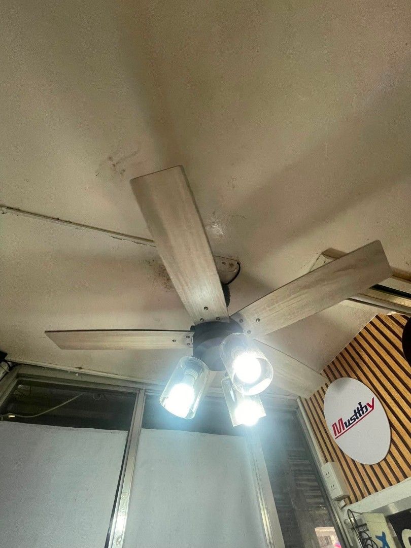 For sale Ceiling Fan With 3 Light Bulbs (Category: Fans) located in Quezon City. Submitted by vamosycompra (Listing ID 1459294000, Image 1). Description: Ceiling Fan with 3 light bulbs ready to pick up.