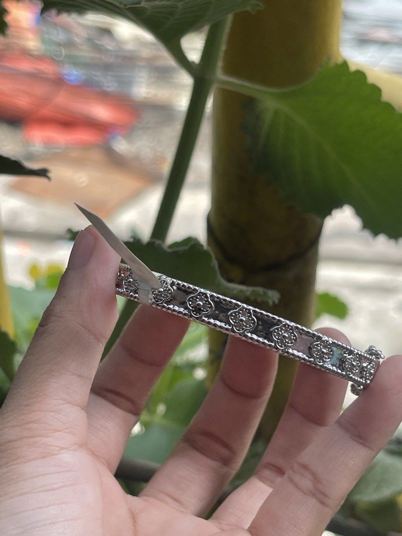 FOR SALE VCA BANGLE (Category: Luxury Accessories) located in Makati City. Submitted by xai_g18 (Listing ID 1459312463, Image 1). Description: FOR SALE VCA BANGLE STAINLESS .