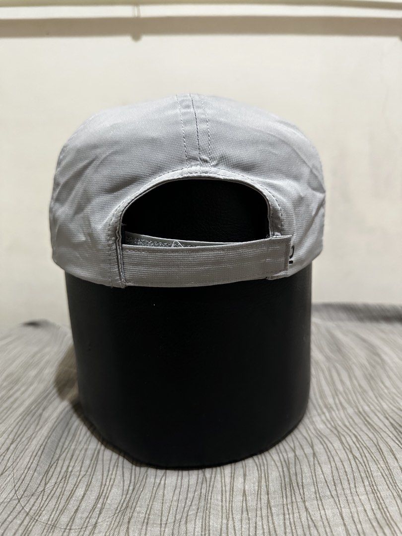 FORCLAZ Grey Lightweight Running Cap (Category: Caps & Hats) located in Bacoor. Submitted by realbacktrack (Listing ID 1459290340, Image 2). Description: - FORCLAZ Grey Cap - Lightweight material, ideal for running and outdoor activities - Adjustable strap for a comfortable, customized fit - Simple and functional design - Great protection for sunny days.