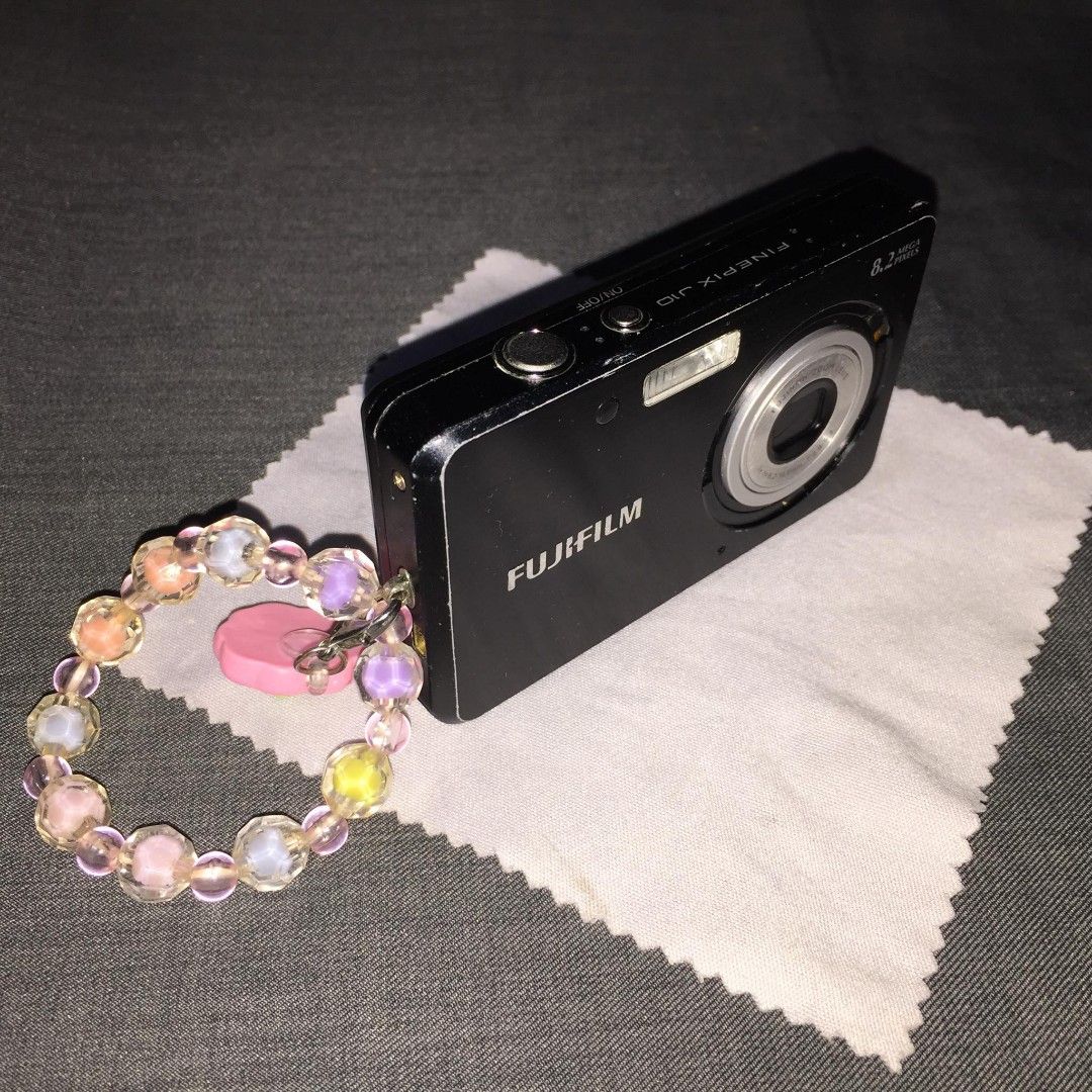 FUJIFILM FINEPIX J10 (Category: Cameras) located in Pasig City. Submitted by leothegreatkingoffourkingdoms (Listing ID 1459406066, Image 3). Description: Fujifilm finepix j10 condition - well used issue - may mga scratches walang kasamang sd card pwede lalamove or meet up basta around pasig or sm. dm me for sample shots facebook: leonardo dela cruz.