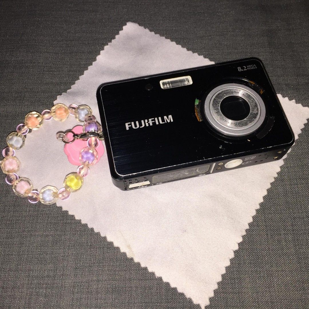 FUJIFILM FINEPIX J10 (Category: Cameras) located in Pasig City. Submitted by leothegreatkingoffourkingdoms (Listing ID 1459406066, Image 2). Description: Fujifilm finepix j10 condition - well used issue - may mga scratches walang kasamang sd card pwede lalamove or meet up basta around pasig or sm. dm me for sample shots facebook: leonardo dela cruz.