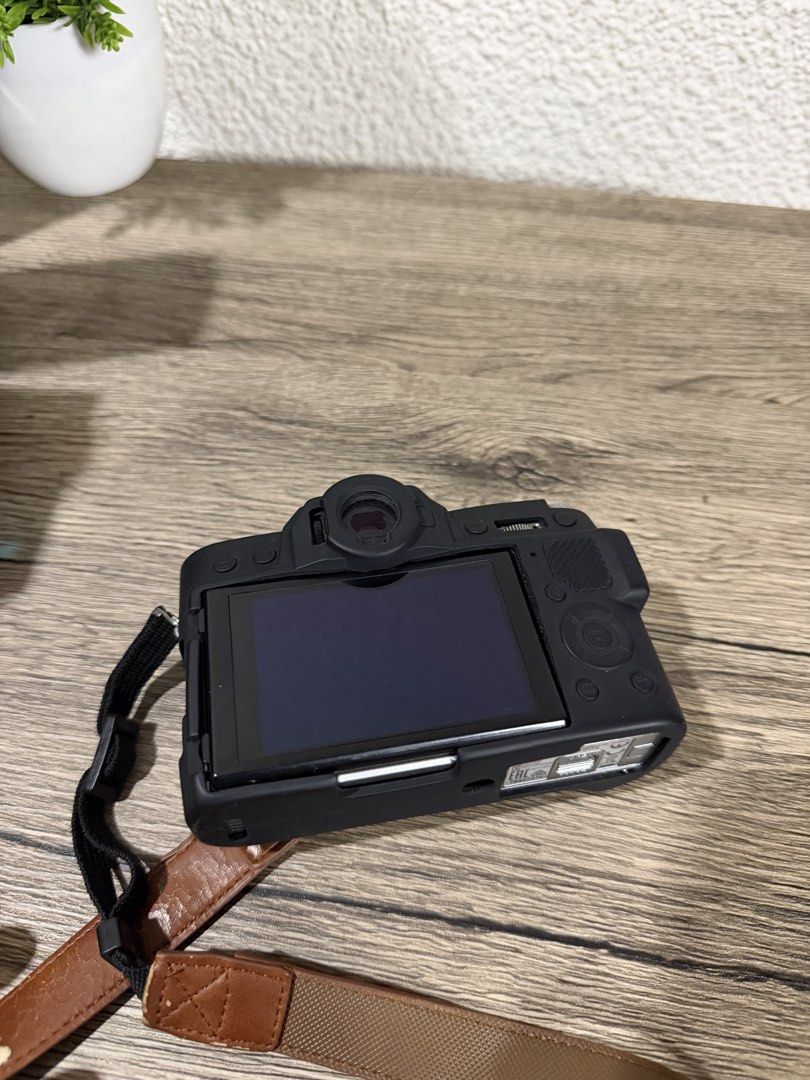 Fujifilm X-T20 Mirrorless Digital Camera with Case (Category: Cameras) located in Quezon City. Submitted by jasongos (Listing ID 1459451426, Image 2). Description: Selling our Fujifilm X-T20. 📷 This was bought a few years before the pandemic and hasn’t really been used much since. My sister eventually switched to a Ricoh point-and-shoot, while I moved on to a Fujifilm X-E3, so this camera has mostly just been kept in storage and we’ve decided to