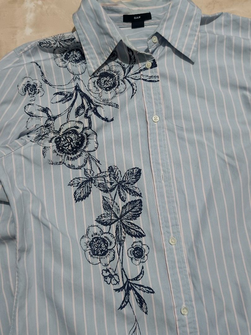 Gap long sleeve flower polo (Category: Tshirts & Polo Shirts ) located in Davao. Submitted by jeff_thrifts (Listing ID 1459454488, Image 2). Description: dm if interested.