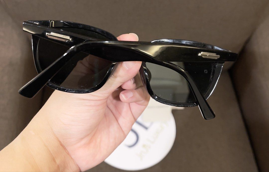 Gentle Monster Lilit Sunglasses Black (Category: Sunglasses & Eyewear) located in Manila. Submitted by jnjsluxury (Listing ID 1459340120, Image 2). Description: - Authentic Gentle Monster Lilit Sunglasses - Color: Black frame with gradient lenses - Condition: Great, barely worn - Includes: Original box, case, and booklet Price is slightly negotiable Shipping via lalamove or grab only pls 💕.