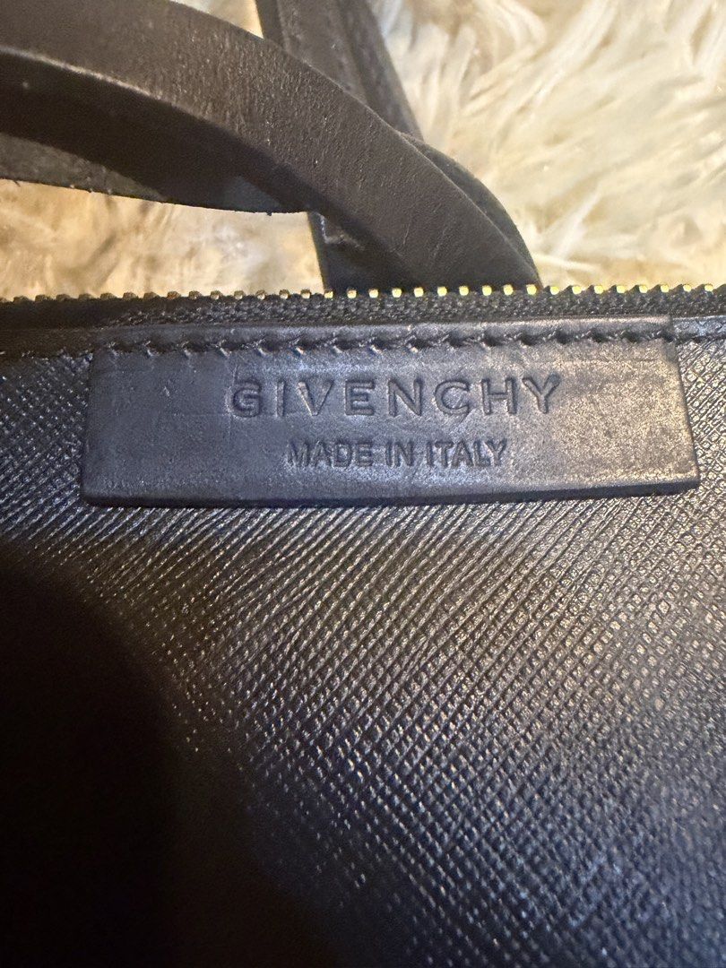 Givenchy Black Tote Bag with Printed Face Design (Category: Tote Bags) located in Manila. Submitted by hairaen (Listing ID 1459329323, Image 3). Description: - Authentic Givenchy black tote bag - Features a striking face graphic print on the front - Includes a convenient matching smaller pouch - Expertly crafted in Italy - Ideal for everyday style and practicality.