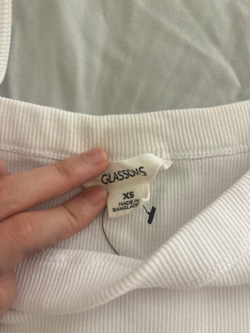 Glassons White Basic Top (Category: Others Tops) located in Cavite. Submitted by declutteringthingzz (Listing ID 1459423043, Image 2). Description: Size : XS Used once I have too much basic tops already.