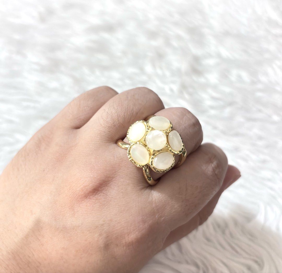 Gold-toned statement ring (Category: Rings) located in Paranaque City. Submitted by dalle_closet (Listing ID 1459349592, Image 2). Description: like new pa size: 11.