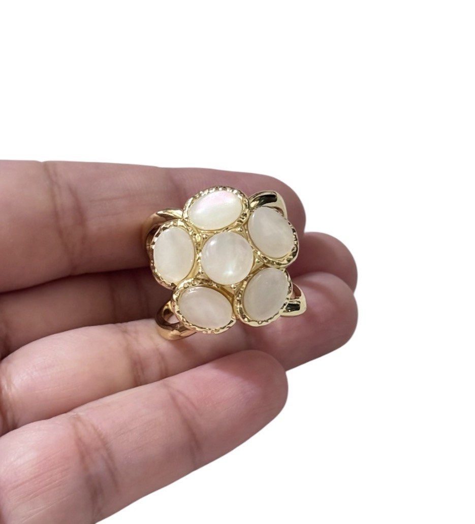 Gold-toned statement ring (Category: Rings) located in Paranaque City. Submitted by dalle_closet (Listing ID 1459349592, Image 1). Description: like new pa size: 11.