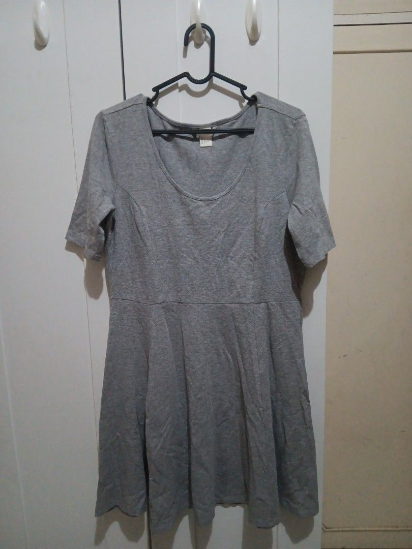 gray dress shortsleeve (Category: Dresses) located in Manila. Submitted by garfield.pen (Listing ID 1459358579, Image 1). Description: size L.