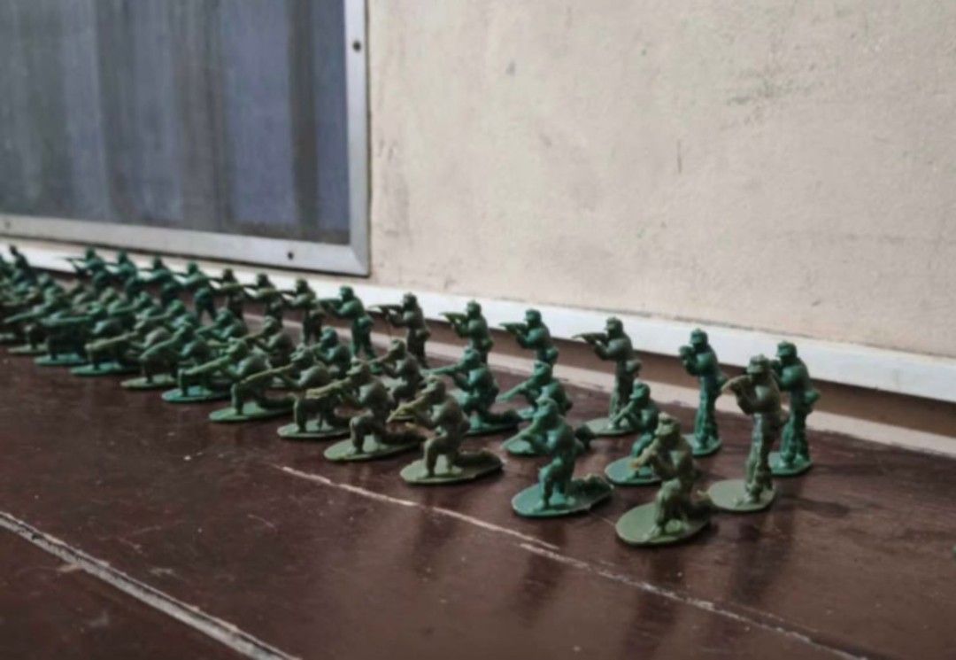Green Plastic Toy Soldiers Set (Category: Figurines & Statues) located in Manila. Submitted by balangjhon51268 (Listing ID 1459327200, Image 1). Description: - Large set of green plastic toy soldiers - Ww2 Germany soldiers - 1/35 scale - 127 pieces - 10 variations -600 pesos.