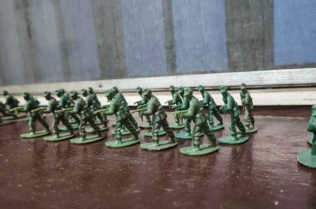 Green Plastic Toy Soldiers Set (Category: Figurines & Statues) located in Manila. Submitted by balangjhon51268 (Listing ID 1459327200, Image 3). Description: - Large set of green plastic toy soldiers - Ww2 Germany soldiers - 1/35 scale - 127 pieces - 10 variations -600 pesos.