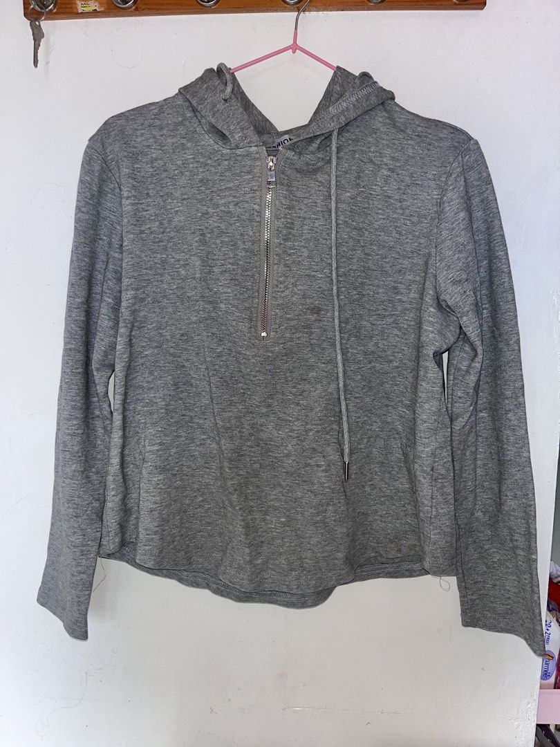 Grey Cropped Zip-Up Hoodie (Category: Coats, Jackets and Outerwear) located in Manila. Submitted by watchap.ketchup (Listing ID 1459299815, Image 1). Description: - Grey cropped hoodie - Zip-up front - Long sleeves - Drawstring hood - Simple and comfortable design - Ideal for casual wear - Pairs well with jeans or shorts.