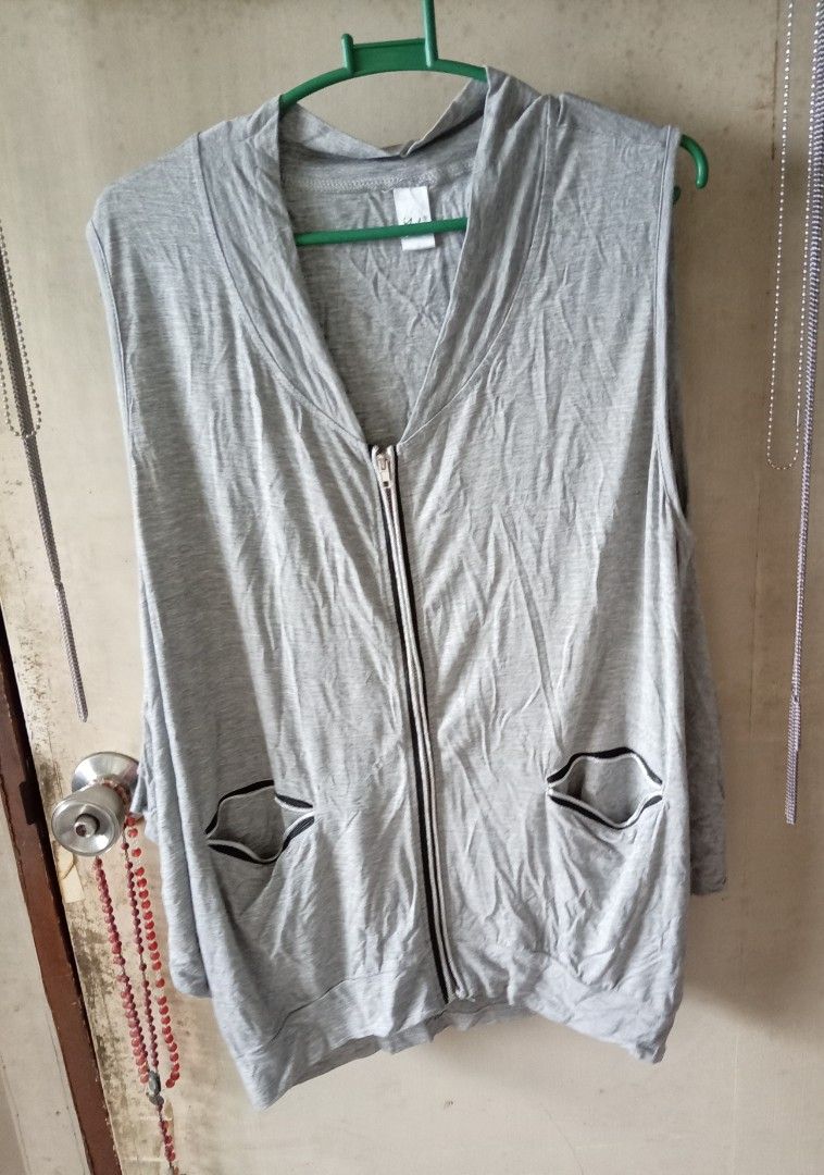 Grey Sleeveless Zip-Up Vest with Pockets (Category: Coats, Jackets and Outerwear) located in Quezon City. Submitted by chacha30.s (Listing ID 1459362418, Image 1). Description: - Grey sleeveless vest - Zip-up front closure - Two front pockets with black trim - Soft and flowy material - Ideal for layering over tops - Easy to wear and style - Comfortable for casual outings . Text me at 09277152134 . Buy na po kayo/Offer lang po kayooo. . Bili na po