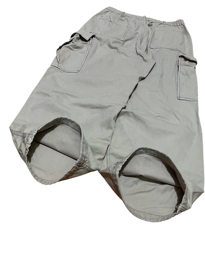 GU BAGGY CARGO PANTS (Category: Jeans) located in Baguio. Submitted by devi2600 (Listing ID 1459397625, Image 3). Description: ‎ 🔥GU BAGGY CARGO PANTS🔥 ‎ ‎COLOR MAY VARY DUE TO LIGHTING❗ ‎ALL ITEM NEEDS WASH (THRIFTED)❗ ‎DM FOR MORE INFORMATION❗ ‎ ‎COLOR RATE:9 ‎CONDITION RATE:9 ‎ISSUE:NEEDS WASH,DIRTS ‎ ‎PRICE:💸750+SF 💸 ‎ ‎ 📏DIMENSIONS📏 ‎WIDTH: 17 (ADJUSTABLE WITH DRAWSTRING ‎LENGHT:41 ‎THIGHS:14 ‎LEGOPENING:11 ‎ ‎‼️NEGOTIABLE ‎‼️PWEDE TAW