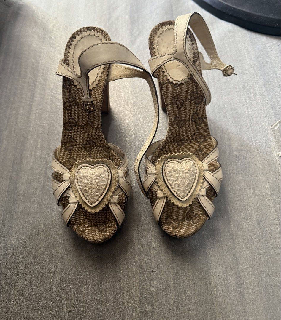 Gucci GG canvas (Category: Sneakers & Footwear) located in Cagayan de Oro. Submitted by twice.but.nice.blackmarket (Listing ID 1459327432, Image 1). Description: Güccï ĠĠ canvas Excellent condition No issue! Made in Italy Size 35 1/2 C on tag! Lightly negotiable ‼️.