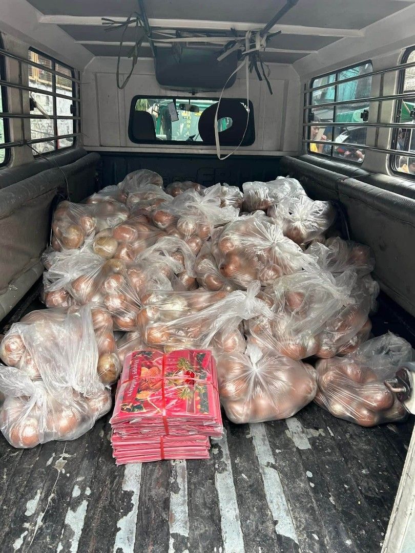 Ham ball panggiveaway (Category: Chilled & Frozen Food) located in Manila. Submitted by saguittarian06 (Listing ID 1459462041, Image 1). Description: HELLO SEPTEMBER BERMONTHS NA🎄🧿 PWEDE NA MAG ADVANCE ORDER HABANG MURA PA SATIN HA!!! PARA RIN MATASTE NYO NA AT MA-RATE NYO NA YUNG MGA PRODUCTS NATIN PARA SA BERMONTHS😘🫶🏻.