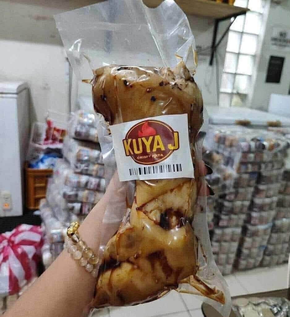 Ham ball panggiveaway (Category: Chilled & Frozen Food) located in Manila. Submitted by saguittarian06 (Listing ID 1459462041, Image 3). Description: HELLO SEPTEMBER BERMONTHS NA🎄🧿 PWEDE NA MAG ADVANCE ORDER HABANG MURA PA SATIN HA!!! PARA RIN MATASTE NYO NA AT MA-RATE NYO NA YUNG MGA PRODUCTS NATIN PARA SA BERMONTHS😘🫶🏻.