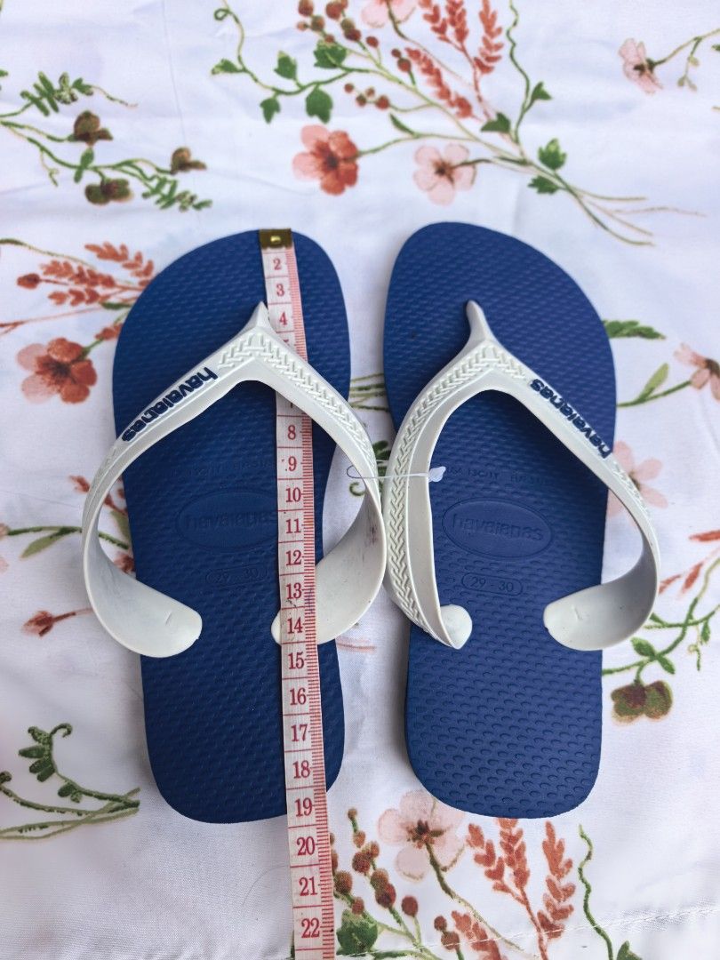 Havaianas Flip-Flops Blue White Size 29-30 (Category: Babies & Kids Fashion) located in Roxas City. Submitted by tabet (Listing ID 1459418051, Image 2). Description: - Blue Havaianas flip-flops - Size 29-30 - Textured sole for grip - Signature Havaianas logo on straps - Ideal for beach days and casual outings - Easy slip-on style.