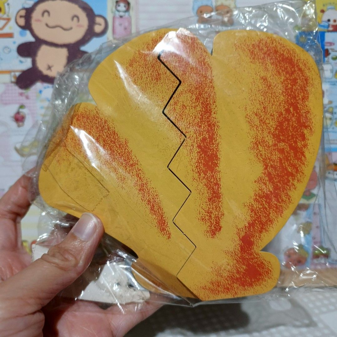 Heisei Monkey Stationery (Category: Stationery & School Supplies) located in San Pablo. Submitted by oreospicks (Listing ID 1459332618, Image 2). Description: This item has a fold on the banana part although it is sealed an unused. The paper inside looks like the monkey. Dm for more info ☺️.