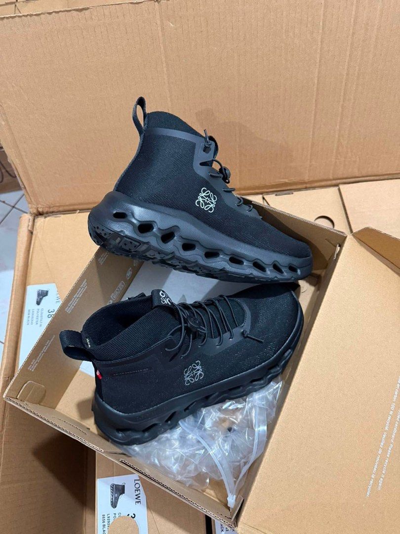 Hi Lace-up Sneakers (Category: Sneakers) located in Manila. Submitted by aiman_sole5 (Listing ID 1459374328, Image 3). Description: ON☁️ 1️⃣8️⃣5️⃣0️⃣ - with box only Available size: 36 / 37 / 38 / 39 / 40 📍 Imus, Cavite - Lalamove available (same day delivery) - JNT shipping available (₱85 sf around metro manila).