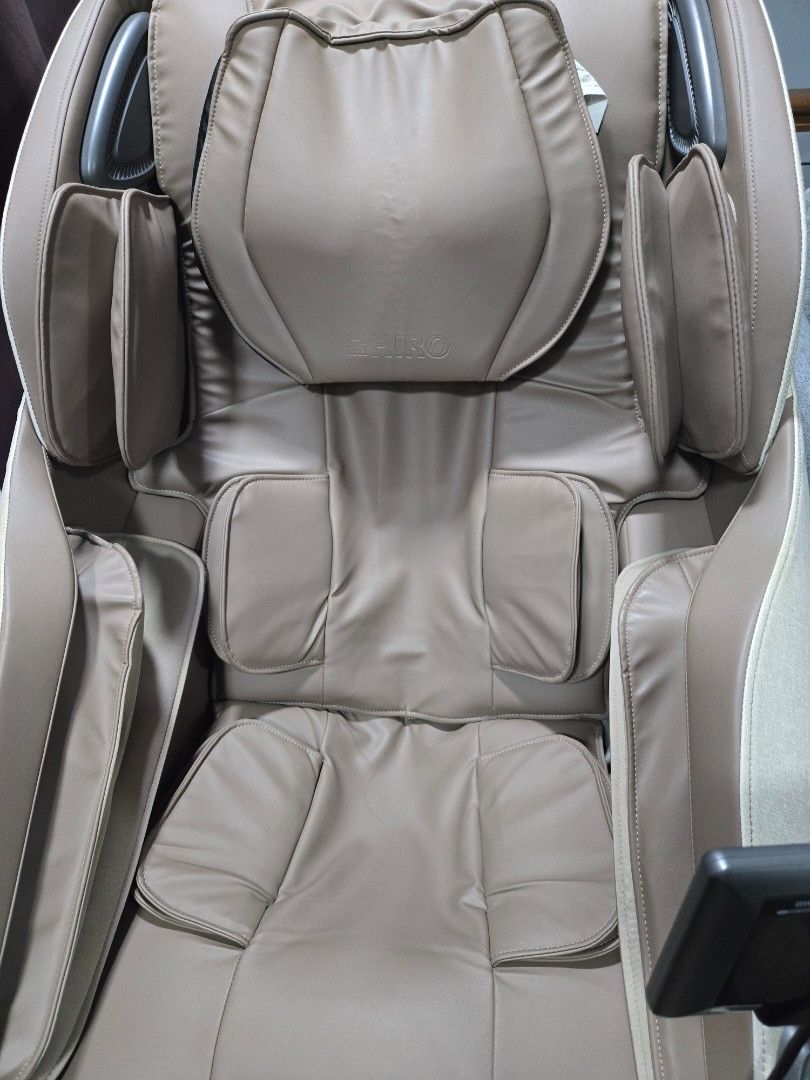 HIRO Massage Chair (Category: Massage Devices) located in Rizal. Submitted by nads_a_m (Listing ID 1459323535, Image 2). Description: No issue Hindi nagagamit PARANG BAGO! Nabili ng P150,000 Selling na lang ng P90,000 Negotiable for sure buyers Pick up only.