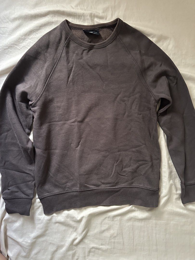 H&M Crewneck Sweatshirt Regular Fit - Dark Grey (Category: Coats, Jackets and Outerwear) located in Lipa City. Submitted by chiechums (Listing ID 1459340619, Image 1). Description: - Dark grey H&M crewneck sweatshirt - Size: EUR XS - Fit: Regular - Features: Raglan sleeves, ribbed cuffs and hem - Style: Comfortable and casual, perfect for layering or wearing solo.
