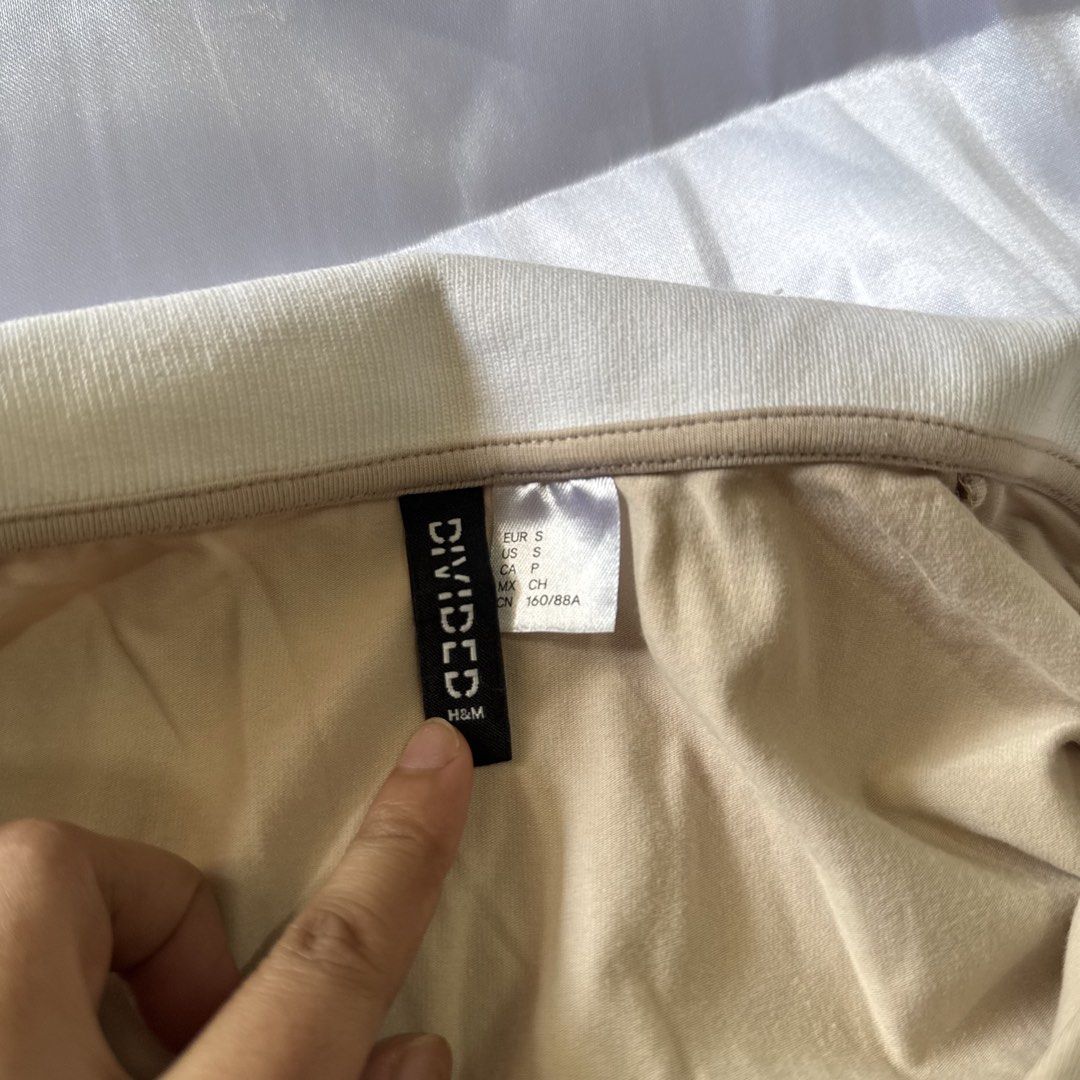 H&M Divided Beige Dress (Category: Sets or Coordinates) located in Taguig. Submitted by kcxkyucartz (Listing ID 1459315124, Image 2). Description: 🎀 H&M Divided Beige Dress Condition: 10/10 - Size: S - Worn once for date - Price is nego need lang talaga magrebrand closet :d ₱350 og price ₱800 rfs: decluttering.