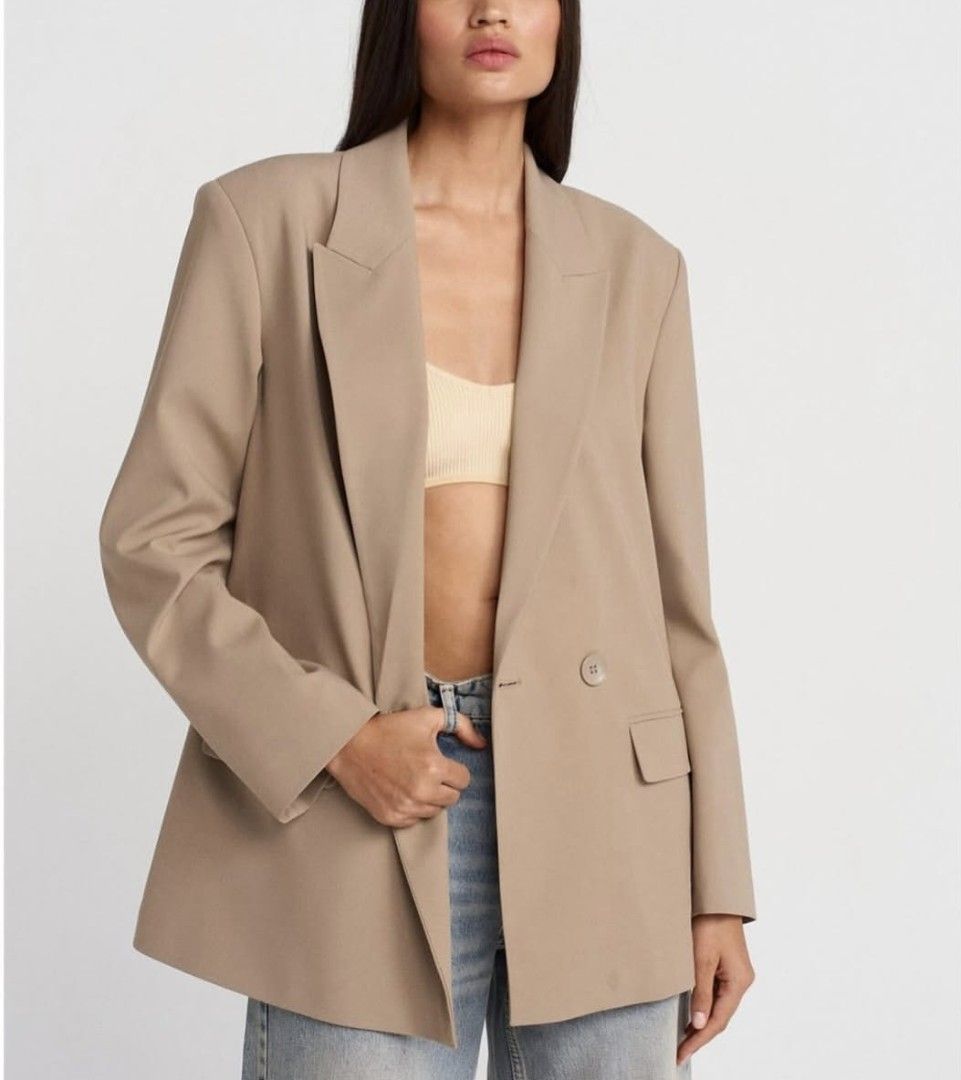 H&M Double- Breasted Oversized Blazer (Category: Coats, Jackets and Outerwear) located in Taguig. Submitted by authprelovedonlineshop2 (Listing ID 1459335714, Image 1). Description: H&M Double- Breasted Oversized Blazer Like New! Small-Medium Php1,788 🍀All items are preloved unless stated as brand new. 🍀Please manage your expectations. Major flaws will be indicated, if any. 🍀Color may vary due to lightning and photography. 🍀Always read the ca