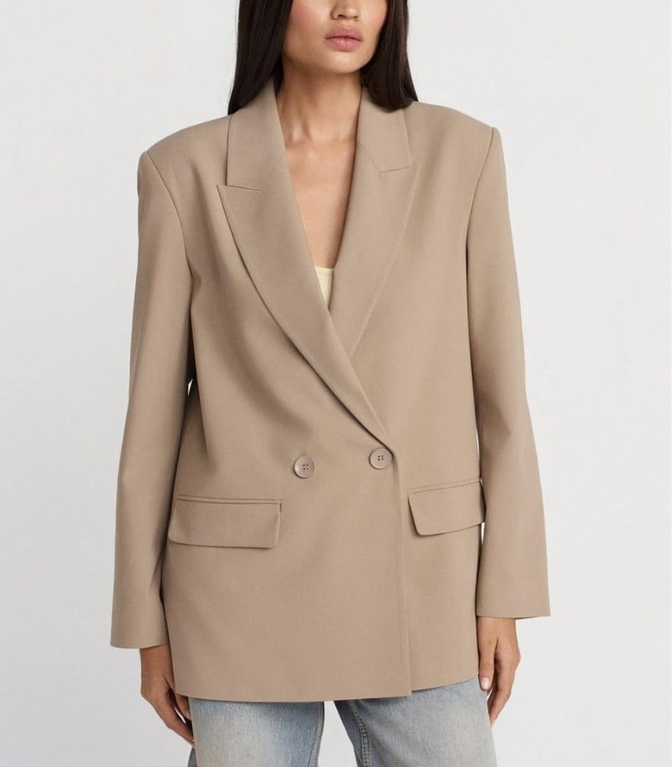 H&M Double- Breasted Oversized Blazer (Category: Coats, Jackets and Outerwear) located in Taguig. Submitted by authprelovedonlineshop2 (Listing ID 1459335714, Image 2). Description: H&M Double- Breasted Oversized Blazer Like New! Small-Medium Php1,788 🍀All items are preloved unless stated as brand new. 🍀Please manage your expectations. Major flaws will be indicated, if any. 🍀Color may vary due to lightning and photography. 🍀Always read the ca