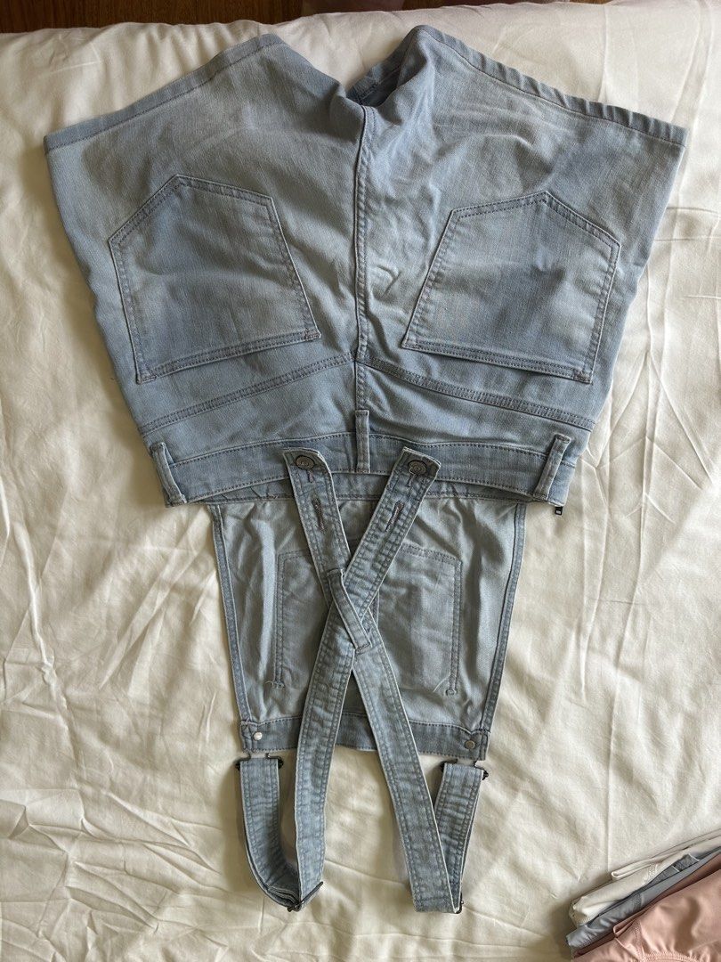 H&M Light Wash Denim Overall Shorts (Category: Jumpsuits) located in Manila. Submitted by liangeanph (Listing ID 1459375868, Image 3). Description: Can fit xs-small with 24-25 waistline .