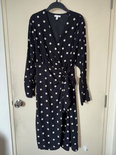 (Category: ) located in . Submitted by fafaneedtoclearwardrobe (Listing ID 1459434902, Image 1). Description: .