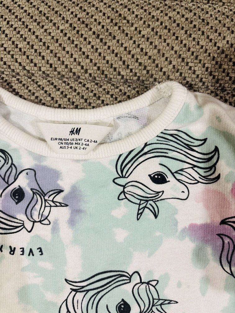 H&M Unicorn Tie-Dye Long Sleeve (Category: Babies & Kids Fashion) located in La Trinidad. Submitted by secondsmatter (Listing ID 1459310537, Image 1). Description: - Cute H&M long sleeve shirt - Features a fun unicorn and tie-dye print - Soft and comfortable material - Great for everyday wear - Perfect for your little one.